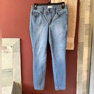 ⭐️Crown & Ivy Skinny Jeans, Mid Rise, Size 6P